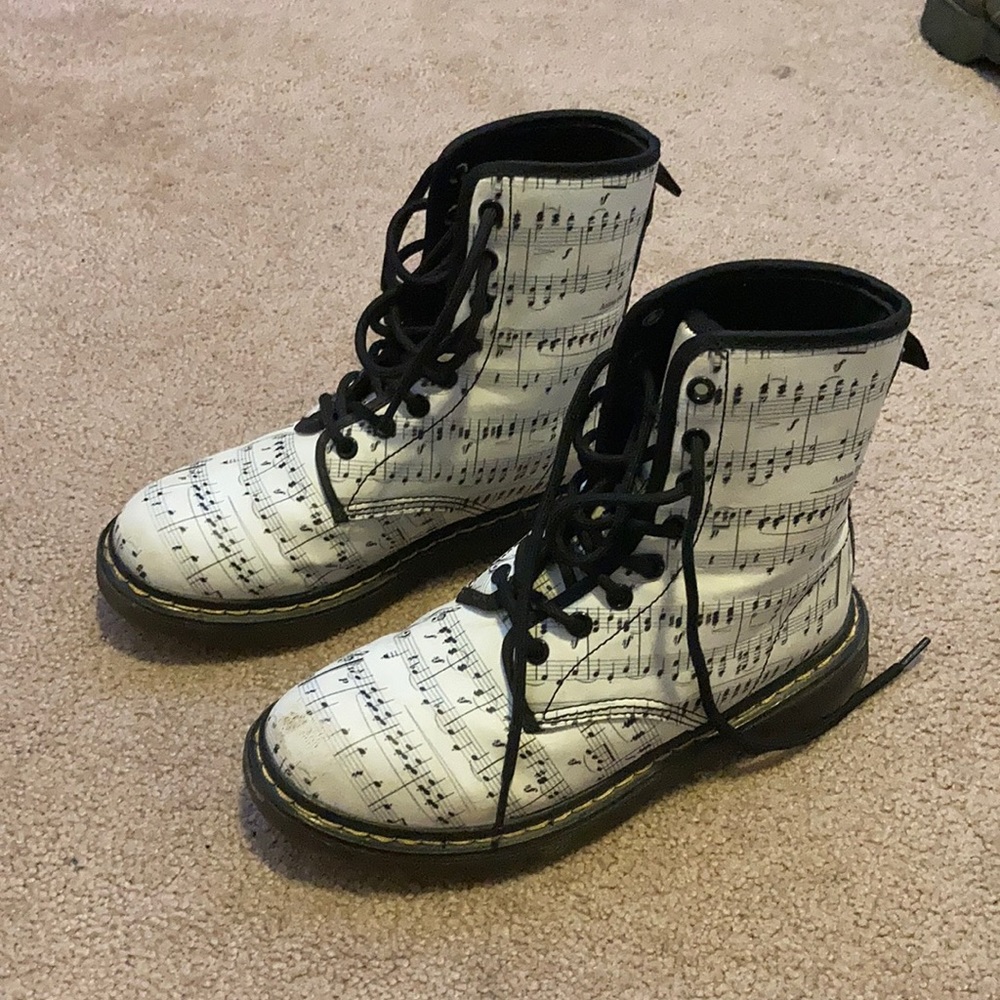 music note boots